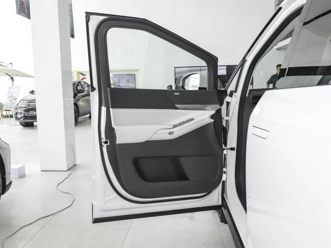 Customized Intelligent Technology Adult Personal 5 Door 7 Seat Xpeng X9 MPV 650Km EV Car 7